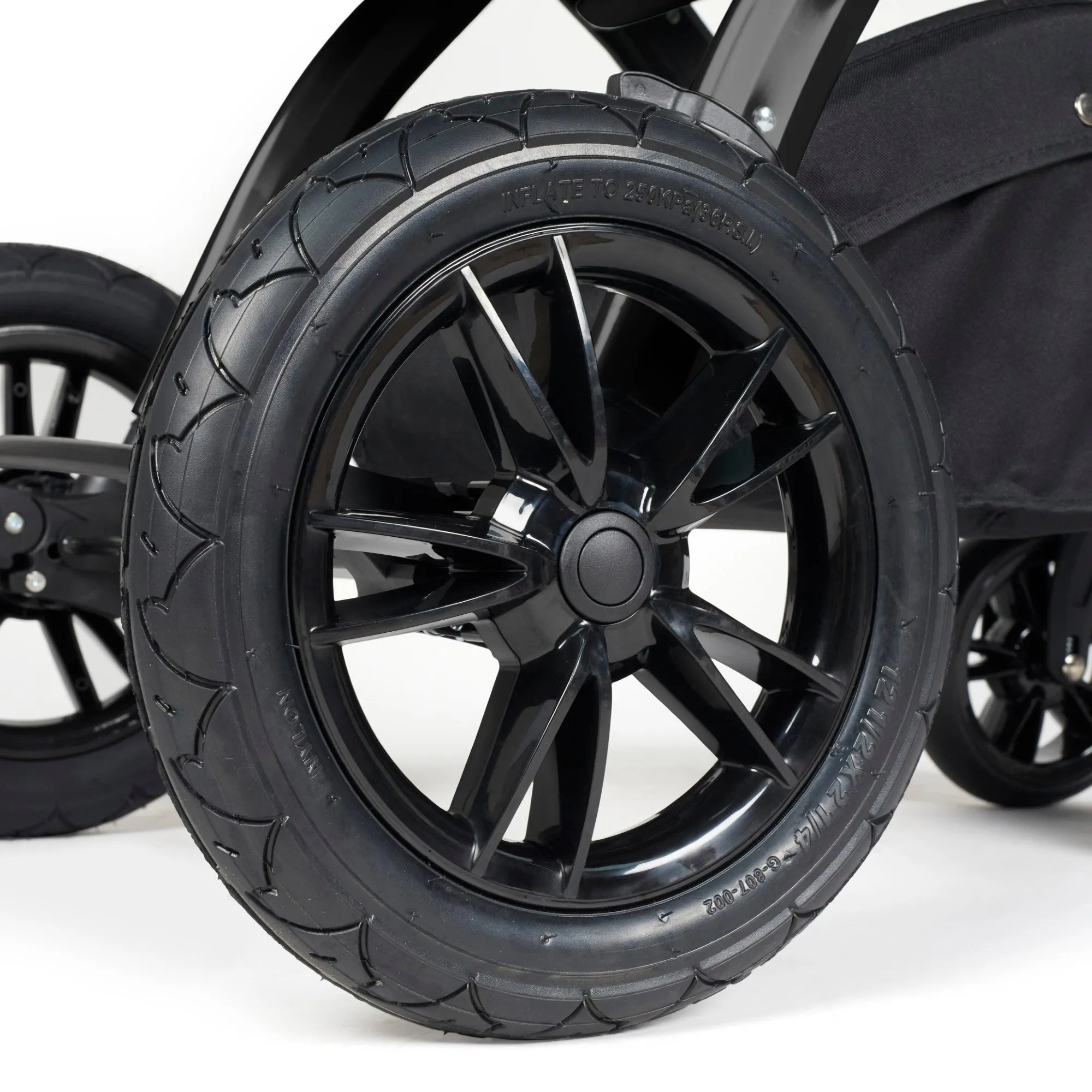 Ickle Bubba Stomp Luxe All-in-One I Size Travel System With Isofix Base (Stratus) Charcoal on Black